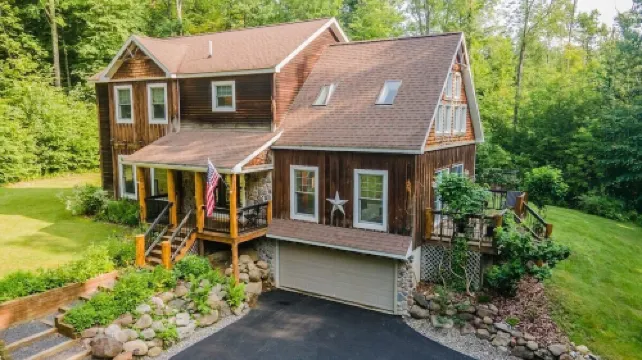 Cozy Adirondack Lodge in Lake George