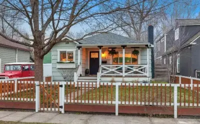 Cozy home walking distance from Downtown! Hotels near Avista Utilities