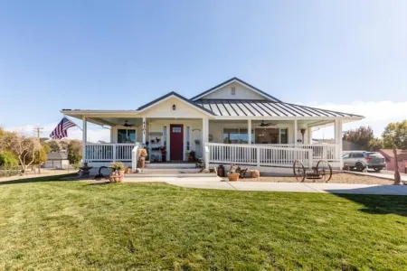 The Roblar Inn ~Wine Country~Hot Tub~Accessible