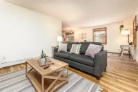 New! Lovely 1BR. Walk to Main St