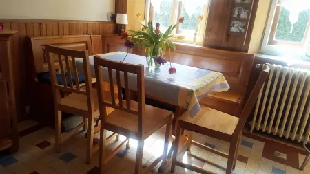 LOVELY AND TIPICAL MOUNTAIN CHALET IN FRONT OF MOUNT BLANC, 800 ME FROM CENTER