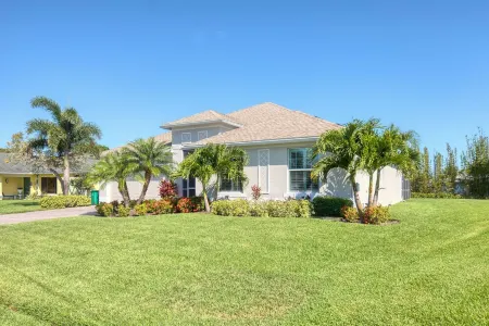 New Beautiful Heated Pool 3 bedroom, 2 Bath Отели рядом с достопримечательностью «Зона отдыха Элкс Парк»