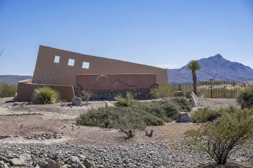 TURTLEBACK OASIS! Mins to Lake, Hot Springs & Golf Hotels in Sierra County