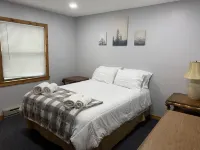 Visit Willow’s Place! All Season Pocono Retreat!  Kayaks, Canoes and Pedal Boat! - Hytter