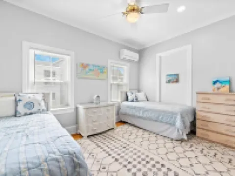 *3rd to Beach*Beautiful*Clean*Victorian, *Across Veterans Prk*Beach Haven Hotels in Beach Haven