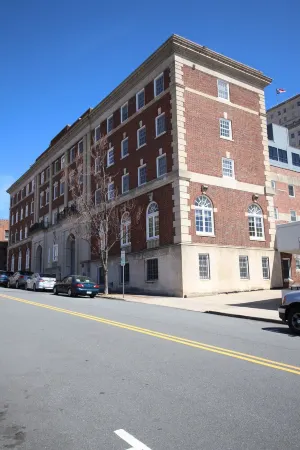 Downtown Oasis Central to Everything WInston Отели рядом с достопримечательностью «M.C. Benton Jr. Convention Center»