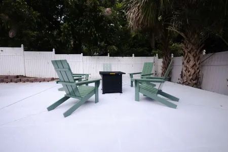 Cola's Hideaway Pool House Retreat & Outdoor Oasis