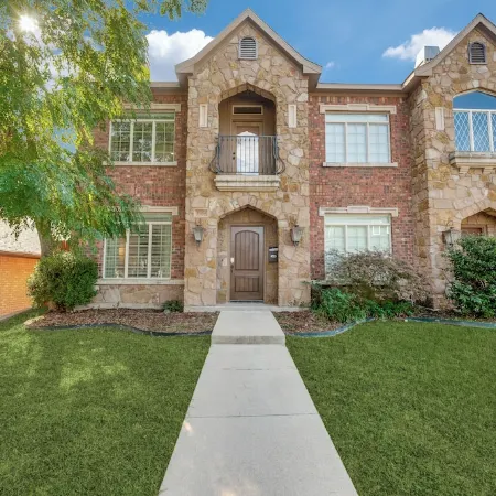 NEW! Charming Retreat Near Dickie's Arena – Cozy & Stylish Fort Worth Getaway