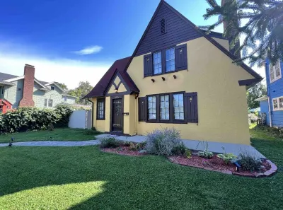 Cozy Updated Cottage Style Home near Historic distric in Middletown Hotels near Stratford Heights Church of God