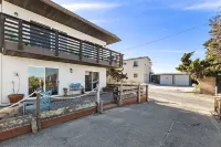 Strandcastle - Oceanview  - Dog Yard - SO much Parking! - Steps from Sand