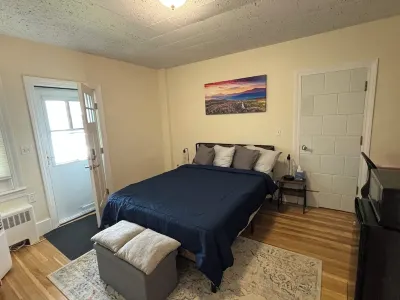 Traveler’s Den in Medford Hotels near Tufts University