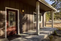 Spacious Western Home on 2 acres in the Pines close to Crater Lake