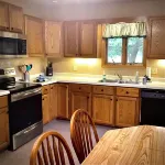 Cozy 3-bedroom cabin with private dock and direct access to Castle Rock Lake.