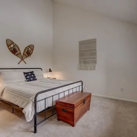 Cozy Mountain Getaway - 2 Bedroom + Loft