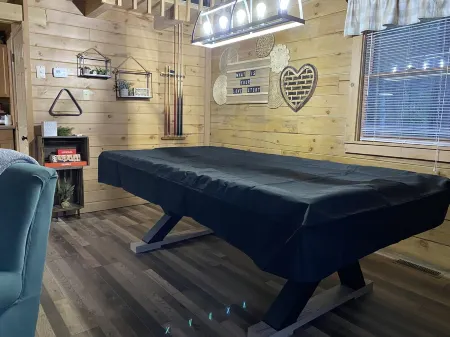 YOUR LOVE STORY BEGINS HERE! SECLUDED! ROMANTIC TRUE LOG CABIN! NOT PET FRIENDLY