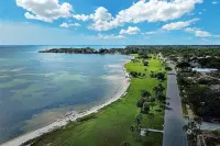 Private Studio Just two block to Lassing park waterfront