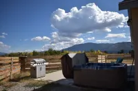 Large Home w/ Hot Tub and 360 mountain views near Salida! Отели рядом с Salida