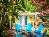 Unique Romantic Beach Style Cottage close to  Folly Beach & historic Charleston!