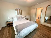 Charming 2 BR Townhome in the Heart of Homewood Hotels near Cumberland School of Law