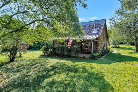 Cozy, Riverfront ENTIRE Cabin