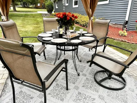 Huge home, sleeps 12, Newly remodeled, perfect for large groups NO PROM PARTIES