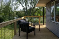 Unhurried Rapids Hideaway; charming 3-bedroom house with WiFi & AC in Stephenson