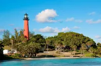 Explorers Retreat in Jupiter Inlet Village