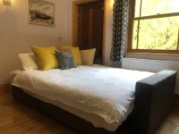 Birchwood Cottages presented by Lazy Daze. Hotel in zona Horsham Park