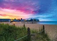 1 Bedroom Downtown Condo, Walk to the Beach & Pier