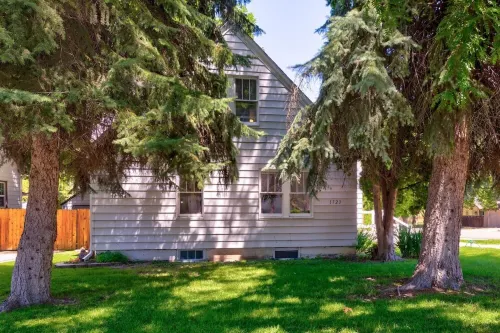 Experience Caldwell Charm/Visit the Wineries at this Historic 4 bdrm House+ WiFi