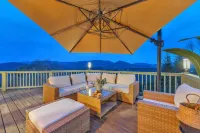 7br Asheville Mansion, Views, Pool, Full Spa, Hot Tub, Gameroom - close to DownT
