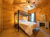 Tranquil Woodsy Getaway in Leelanau Peninsula - Golf, Wineries, Hiking, Beaches!