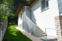 Single house, 2 double and 1 single room A/C and wifi "La Svolta Holidays" 말세진느 호텔