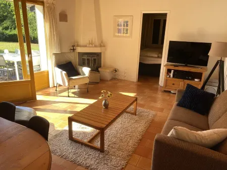 Vacation home France * with 2 bathrooms, spacious private garden & Golf course around the corner Отели в г. Экюра