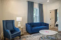 The Vincent A - on Government St! Walk to Restaurants, Bars & Shopping!