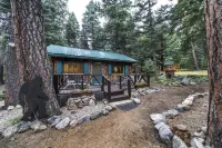 Rustic Cozy Cabin at the Base of Greenhorn Mountain.