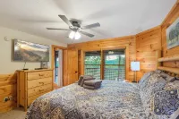 ★Private luxury cabin, Winter Discounts, 3 King suites, STUNNING VIEWS★ Hot Tub★ Morton Overlook附近的飯店