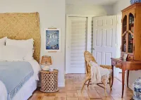 Stylish, and Relaxing in a Charming Neighbourhood with a Secluded Local Beach. Hotels in Indialantic