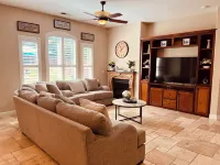 Spacious 4-bedroom house with pool and spa in north Fresno