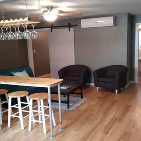 Wine Alley West Suite