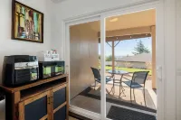 Red Hills Vacation ~ Three Bedroom Guest Suite with a Private Hot Tub and Sauna