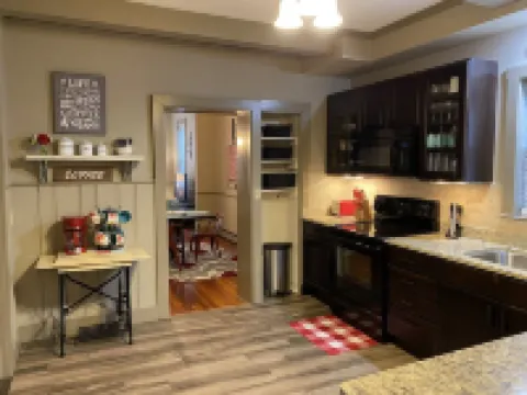 Historic District Inn 4 Bed/ 3 Bath in the heart of downtown Hermann! Hotels in Hermann