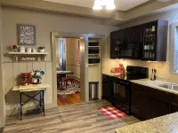 Historic District Inn 4 Bed/ 3 Bath in the heart of downtown Hermann!