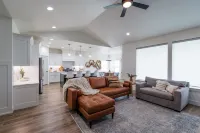 Chic & Stylish/King bd/Fireplace Hotels in Kimberly