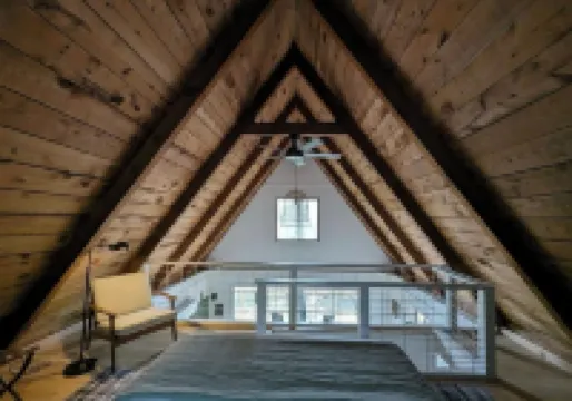 Charming Norris Lake Cabin with views and boat slip @ Marina!