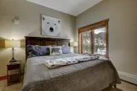 Walk to Slopes Penthouse - Red Hawk 4 Bed / 4 Bath  PENTHOUSE CONDO Dillon Dam Overlook Day Use Area 주변 호텔