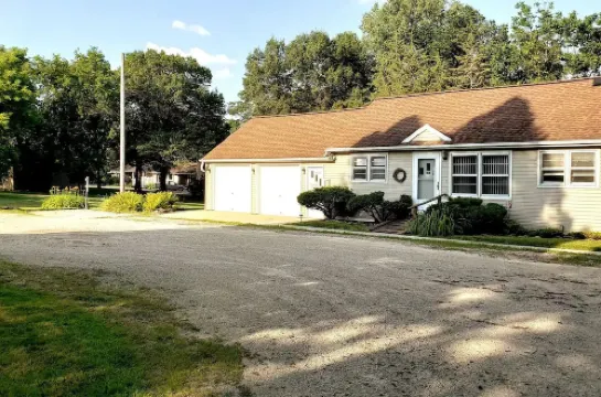 Viola Suites Apt 2 // 2 BR, Pet Friendly, Economical, Lg Yard, Near Mayo!