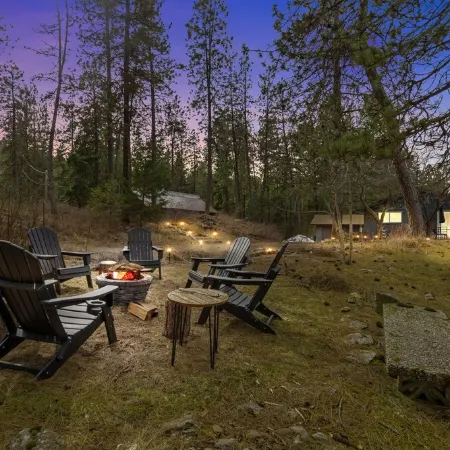 5-Acre Cabin. 1 Min to River Access & Downtown Post Falls. Near Cda