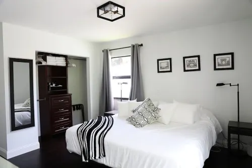 Edgy Modern house with Heated Salt Water Pool