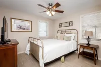 Azalea Cottage - Ocean Springs perfect location! 3 blocks to beach & downtown!!! Walter Anderson Museum of Art 주변 호텔